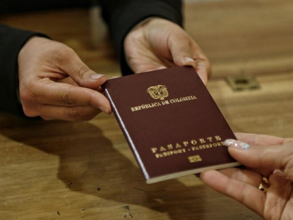 Gobierno extenderá contrato de pasaportes con Thomas Greg & Sons