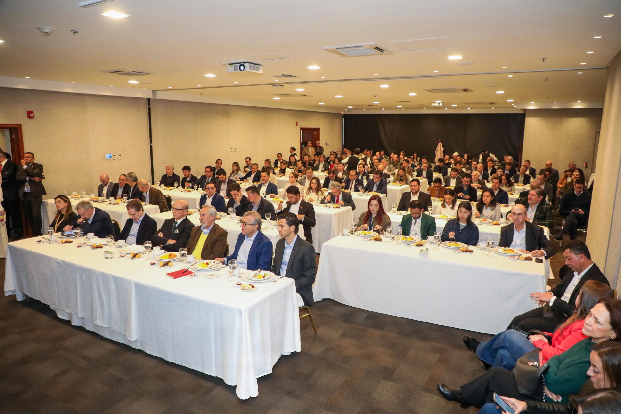 Empresarios donan casas y apoyo para reconstrucción en el oriente de Cundinamarca