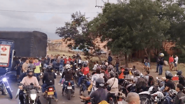 Bloqueo en la vía Cúcuta-El Zulia por paro de mineros y transportadores 